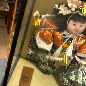 Collectible Japanese doll.. box it’s not in great condition. See video